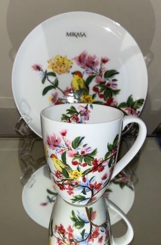 8-NIB MIKASA BUTTERFLY GARDEN FLORAL BIRD DESERT PLATES ,MUGS SET - Picture 9 of 10