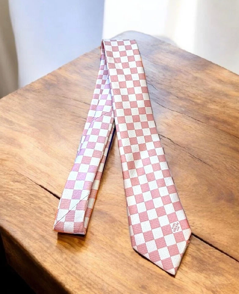 Corbata Louis Vuitton LV Damier rosa para hombre, corbata LV auténtica Foto 2 de 4