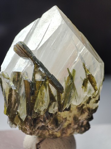 Amphibole & Epidote Included Quartz Having Good Lustre & Growth. - Picture 2 of 10