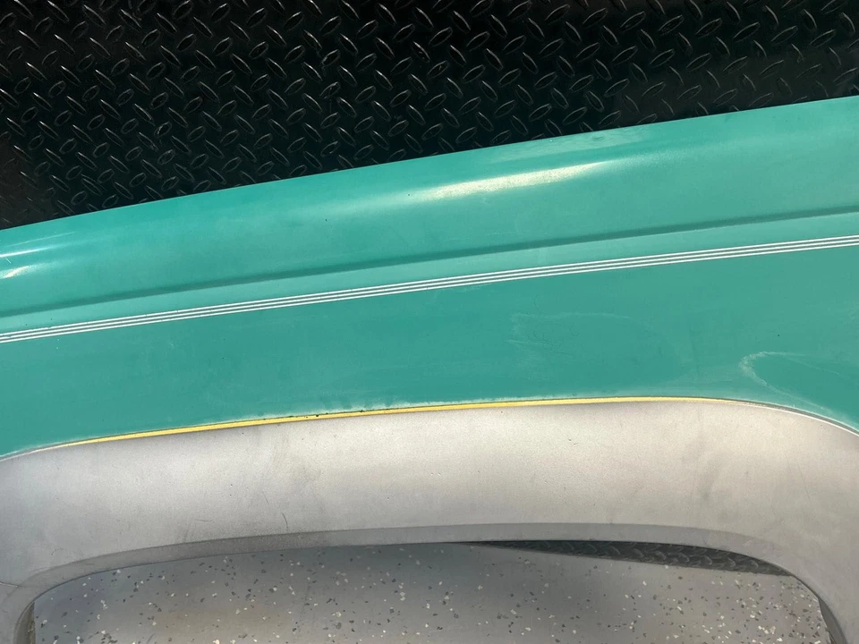 88-02 CT3500 Fender Front fender flare LH - Image 3 of 4