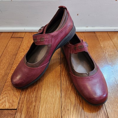 Womens Earth  Origin Angelica  Red/Wine Size 8.5D Wide Mary Jane comfort flat