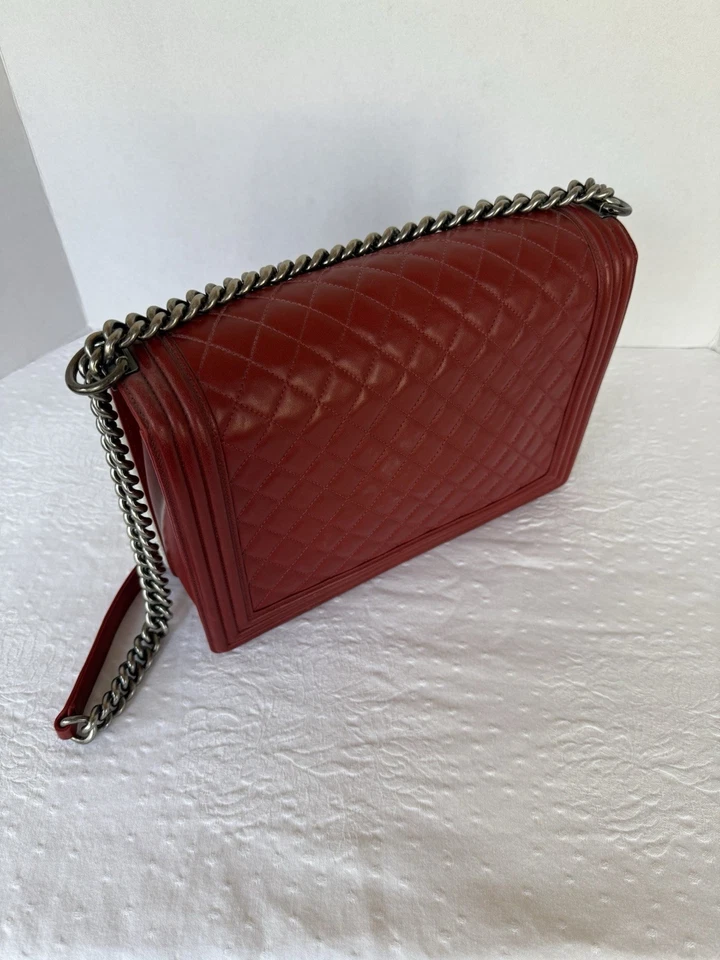 Bolso Chanel Boy con solapa acolchado de piel de cordero grande Foto 2 de 4