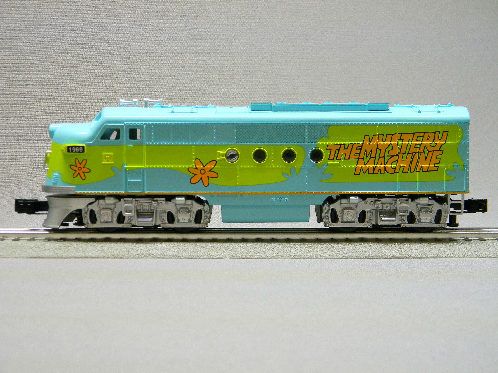 lionel mystery machine train set