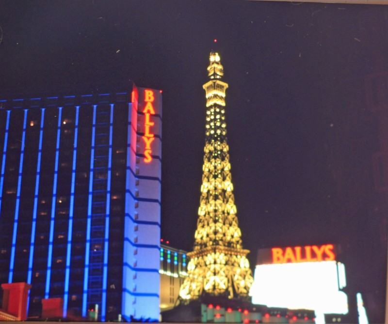 2 Stereo Realist slides - Las Vegas Paris 2001 Harry Richards RBT mount - H31R
