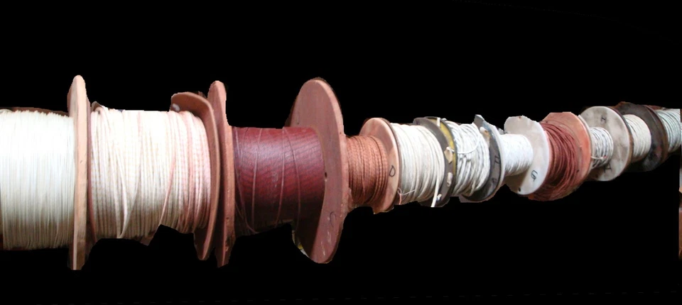 Vintage (sección de 10 pies) BLANCO con marca de oro, alambre cubierto de tela, 2/16 Ga. Sólido Foto 3 de 4