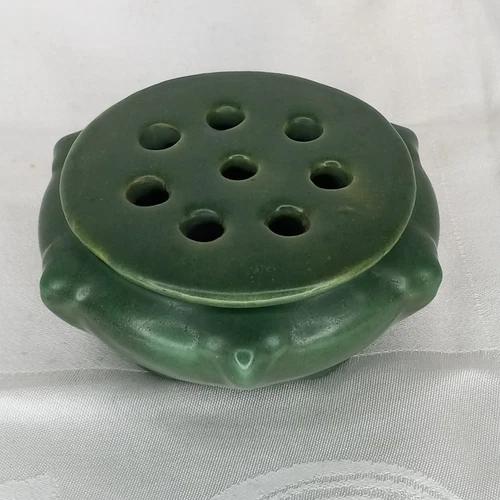 ROSEVILLE MATTE GREEN ARTS & CRAFTS ART POTTERY POTPOURRI BOWL FLOWER FROG