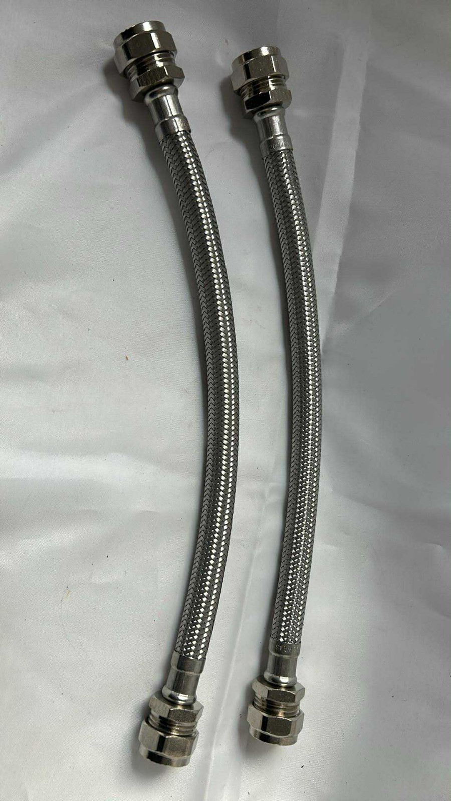 2 X Suregraft 15mm X 15mm X 300mm long Flexible Hose & Iso Valve - WRAS Approved