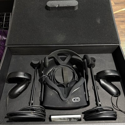 Oculus Rift CV1 VR - Full Original Set w/ Box BROKEN EARPIECE