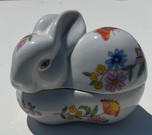 Vintage Bunny Rabbit  Floral Decor By Prestige MCML XXX