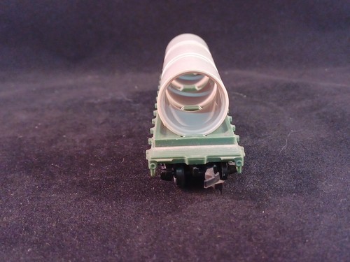 HO Scale Western Marylan 2475 Green Freight Train Flat Car W/Culvert Pipe Load - Picture 3 of 6