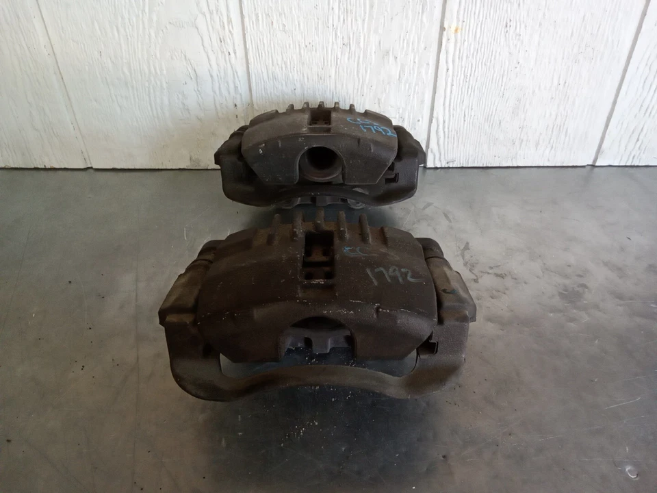 OEM 1998-02 Chevrolet S10 Blazer Jimmy Rear Set Brake Calipers Left Right - Image 2 of 4