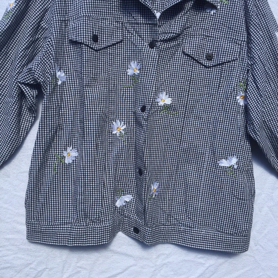 Chaqueta a Cuadros Quacker Factory Blanco y Negro con Margaritas Bordadas Talla 1 Foto 3 de 4