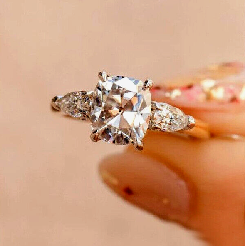 10K Solid Two Tone Gold 2.00 Ct Colorless Cushion Cut Moissanite Engagement Ring - 第 1/7 張圖片