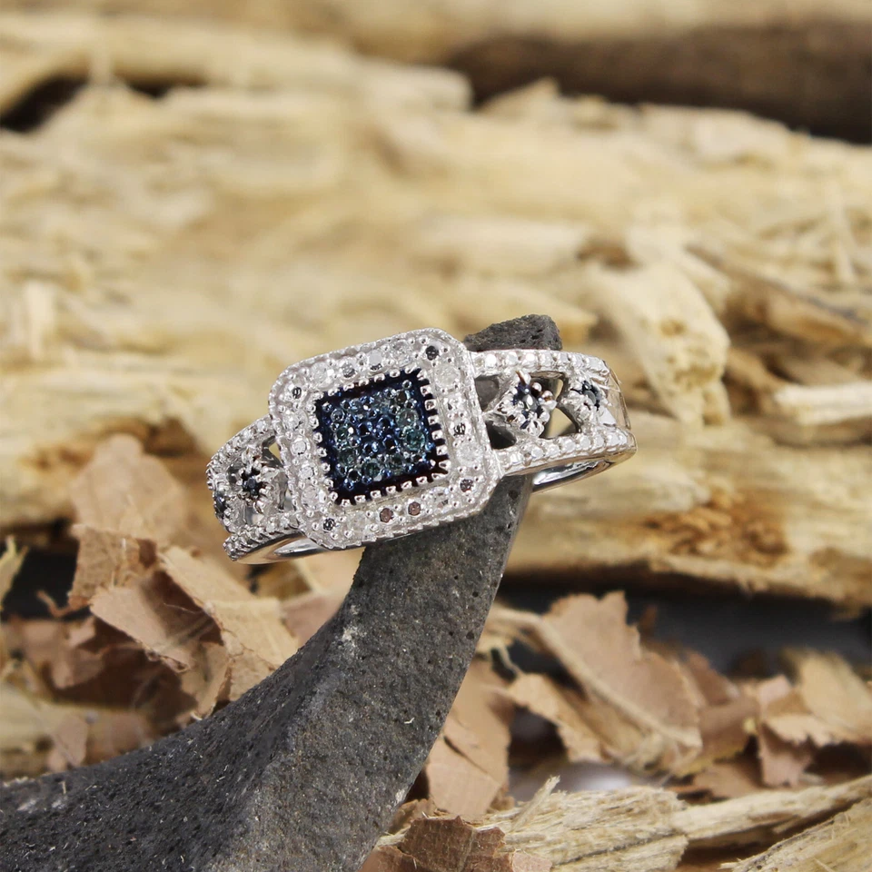 Anillo de compromiso redondo de diamantes reales azules y blancos de plata de ley 925 Foto 3 de 4