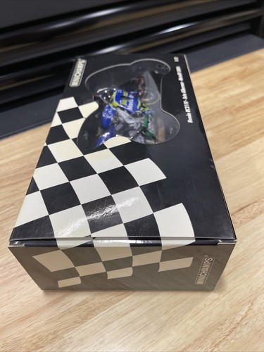 Minichamps 1/12 Scale 122 041015 - Honda RC211V S. Gibernau MotoGP 2004 - Picture 17 of 18