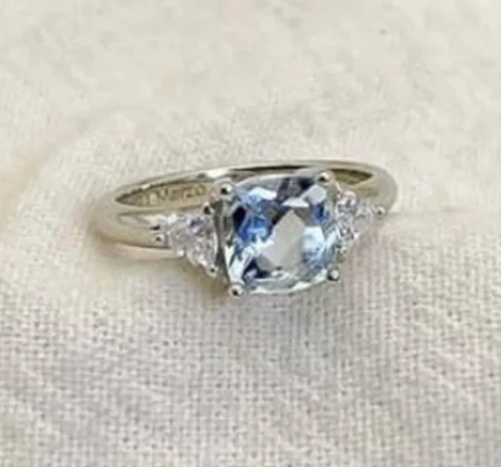 Anillo de compromiso aguamarina corte trillón moissanita banda de malezas anillo de piedras preciosas Foto 4 de 4