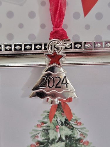 Marco de fotos adorno de Navidad Studio Decor 2024 2,5 X 2,5"... Nuevo - Imagen 2 de 7