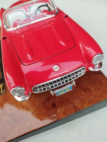 BURAGO CHEVROLET CORVETTE 1957 EDIZIONE LIMITATA MODEL KIT 1:18 PERFETTA radica - Foto 5 di 10