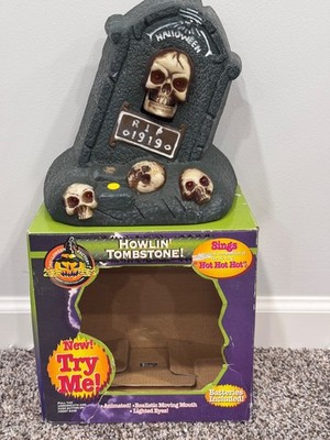 1997 Gemmy Howlin  Tombstone Halloween Skull Singing Hot Hot Hot In Box