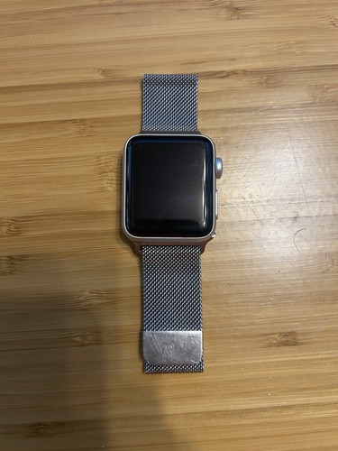 Apple Watch Series 3 (38mm, Silver Aluminum, GPS) with Silver Magnetic Mesh Band - Zdjęcie 2 z 10