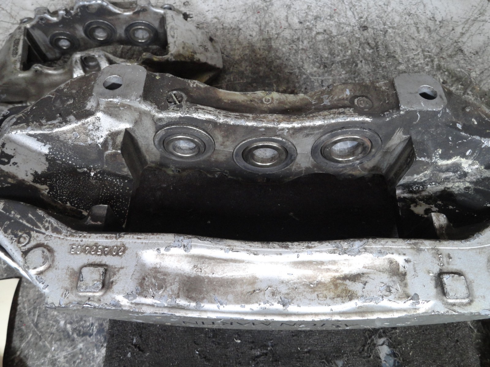 Aston Martin DB11 Front Brake calipers Set P/N 31699690
