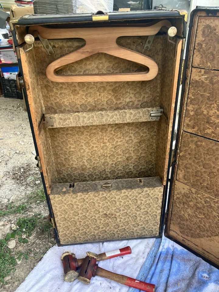 1800's VINTAGE STEAMER SUITCASE - Image 3 of 4