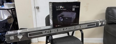 HCPRO 4400 projector with screen