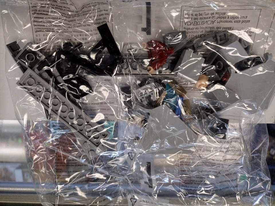 LEGO HULKBUSTER 76031 HULK FACTORY SEALED BAGS WITH MANUAL NO BOX NO STICKERS - Image 4 of 4