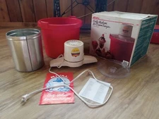 Vintage Rival Dolly Madison Ice Cream Freezer - Red - Model 8400 - TESTED