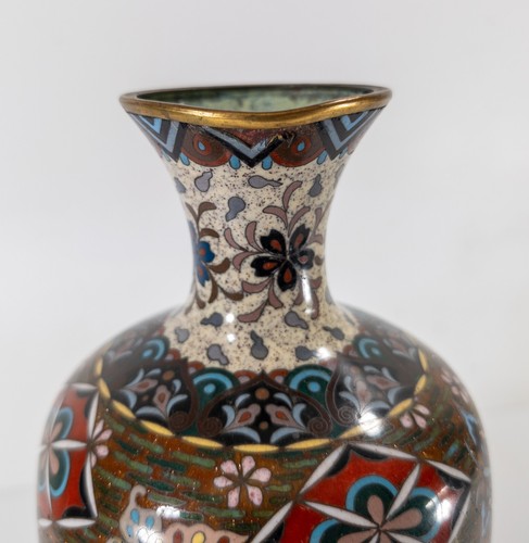 Antique Japanese Cloisonne Enamel Vase with Floral Designs - Picture 14 of 14