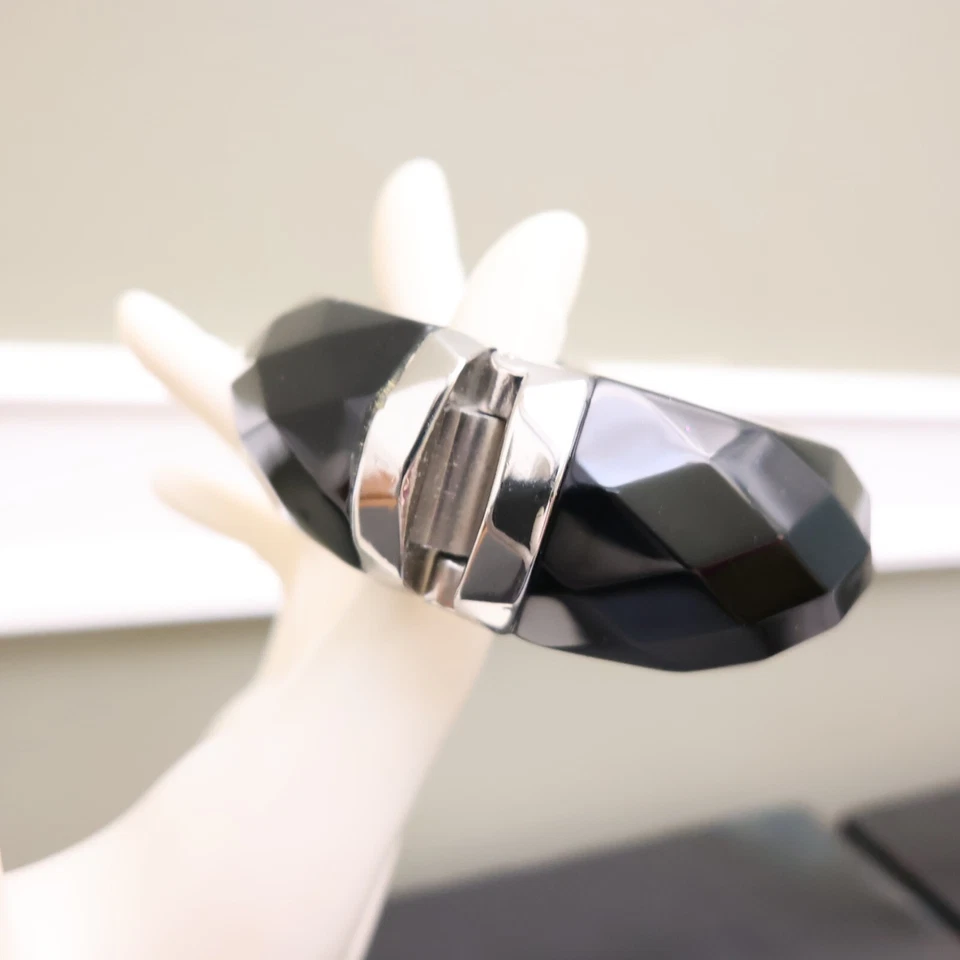 Pulsera Ann Taylor Art Deco Gruesa Azul Marino Facetada Lucite Tono Plateado Bisagras Firmada Foto 3 de 4