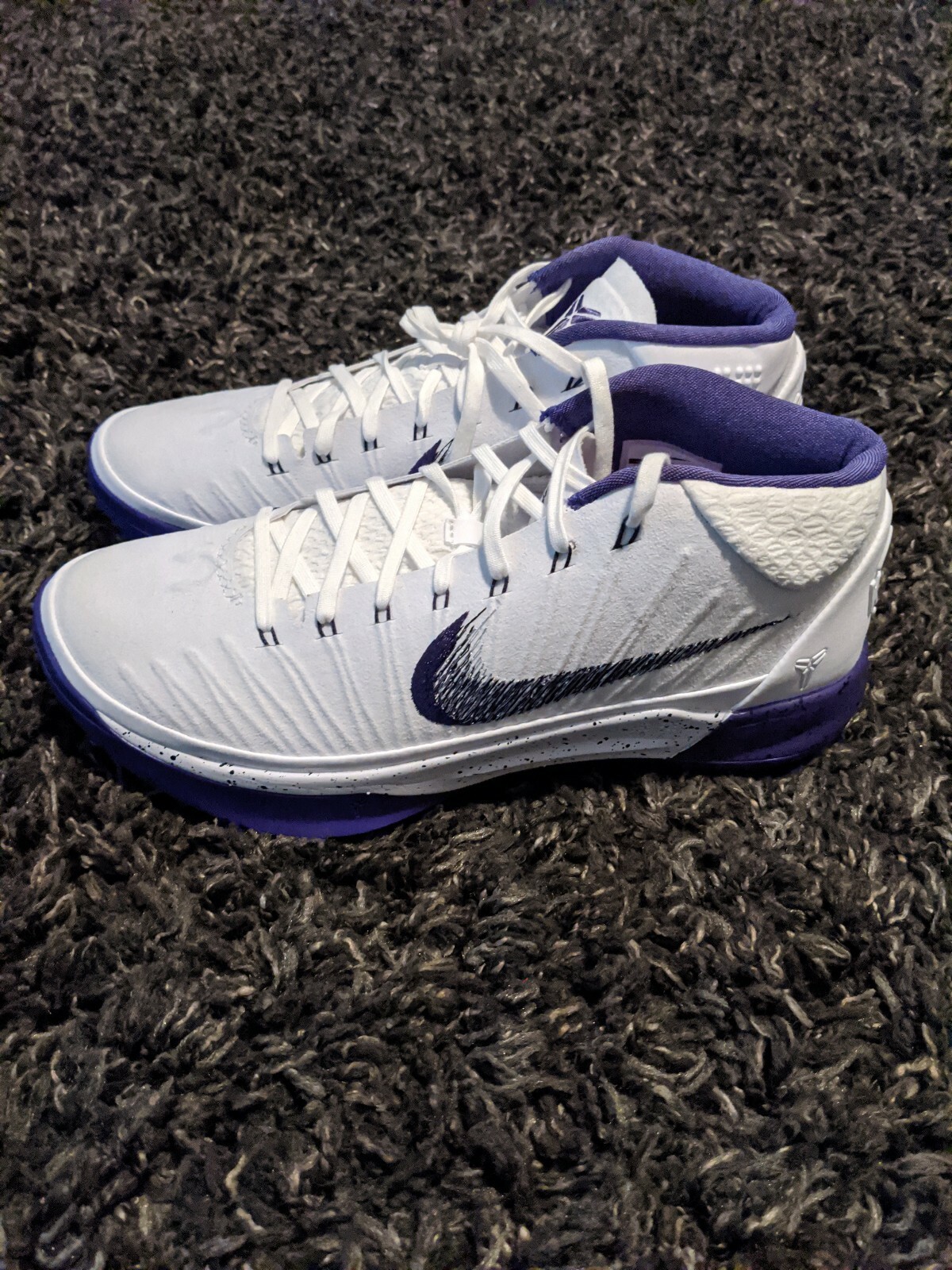 white and purple nike basketball shoes