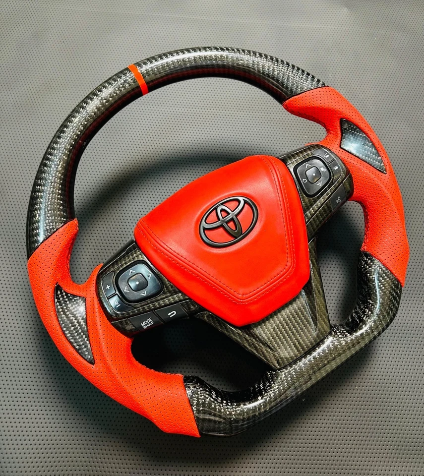 Volante deportivo de fibra de carbono para Toyota Camry 2014-2017 (cuero rojo). Foto 2 de 4