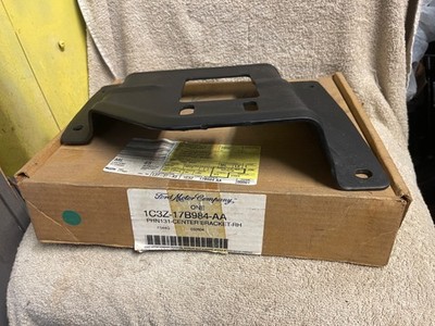 NOS FORD 1C3Z-17B984-AA 2001-04 EXCURSION F-250 S-D RH BUMPER MOUNTING PLATE