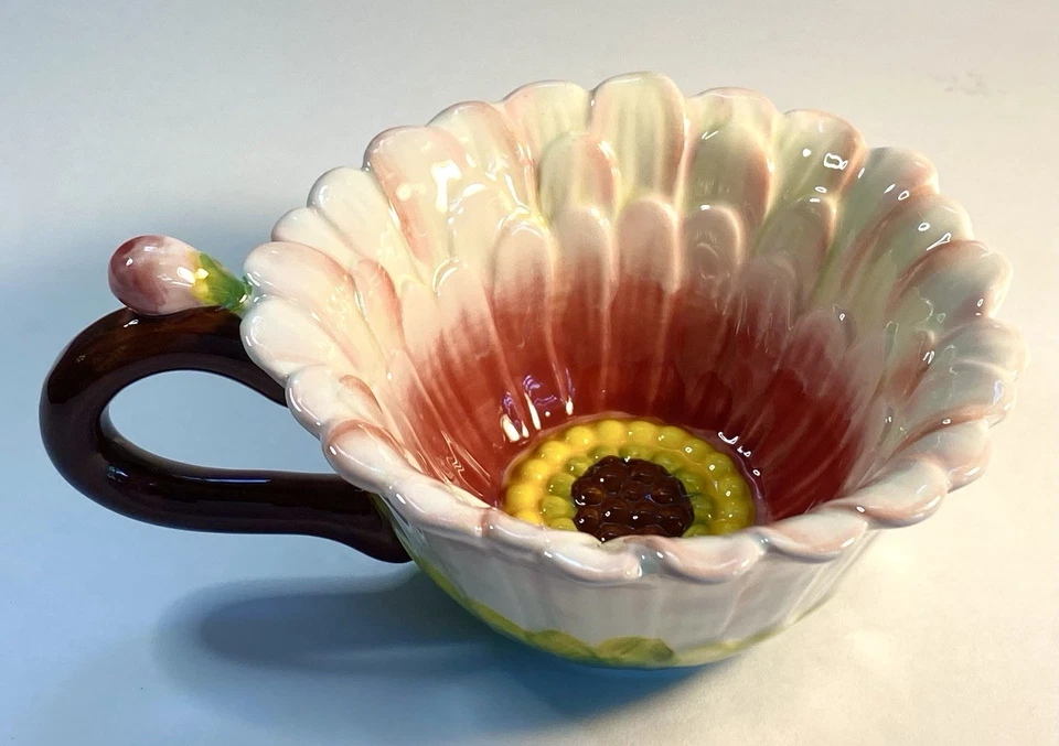 Taza de té de girasol de cerámica pintada a mano para jardín Corner Ruby Foto 2 de 4