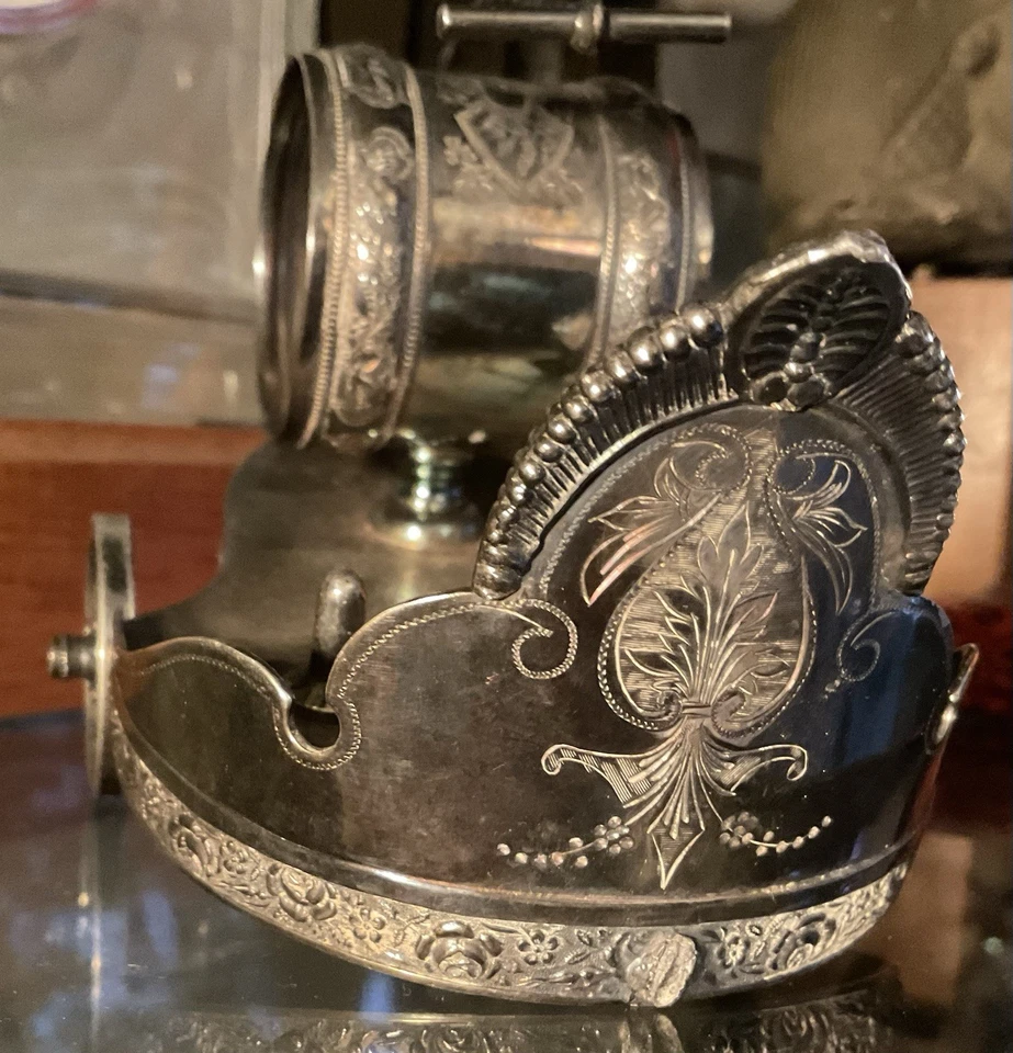 古董银盘餐巾戒指 1875 Derby Silver Co. #506 罕见马车 — 第 2/4 张图片