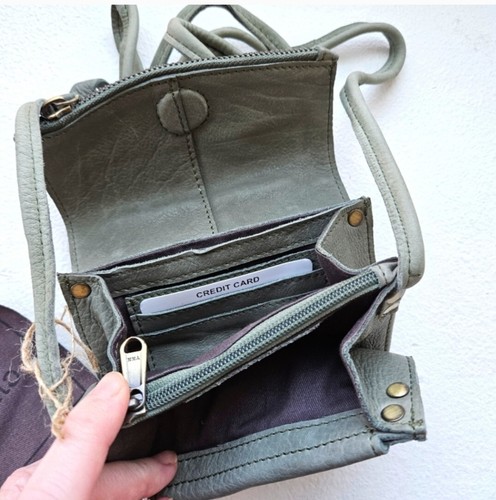Bolso de Cuero Cortado y Pasta Eva Billetera en Oliva ¡NUEVO CON ETIQUETAS! $115 al por menor - Imagen 5 de 7