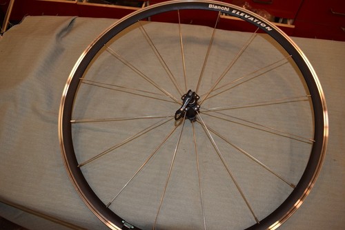 Bianchi Front road wheel 700C 622x13 18 hole 820 grams carbon fusion hub Italy - Picture 3 of 12