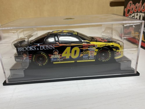 Revell 1/24 S. Marlin #40 Coors Light/Brooks & Dunn 1999 Chevy Monte Carlo - Picture 2 of 7