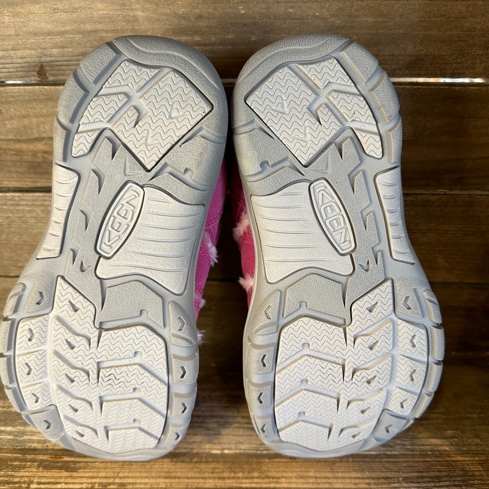 Nuove scarpe outdoor grandi per bambini Keen Newport rosa scamosciate con pelliccia taglia 5 anni