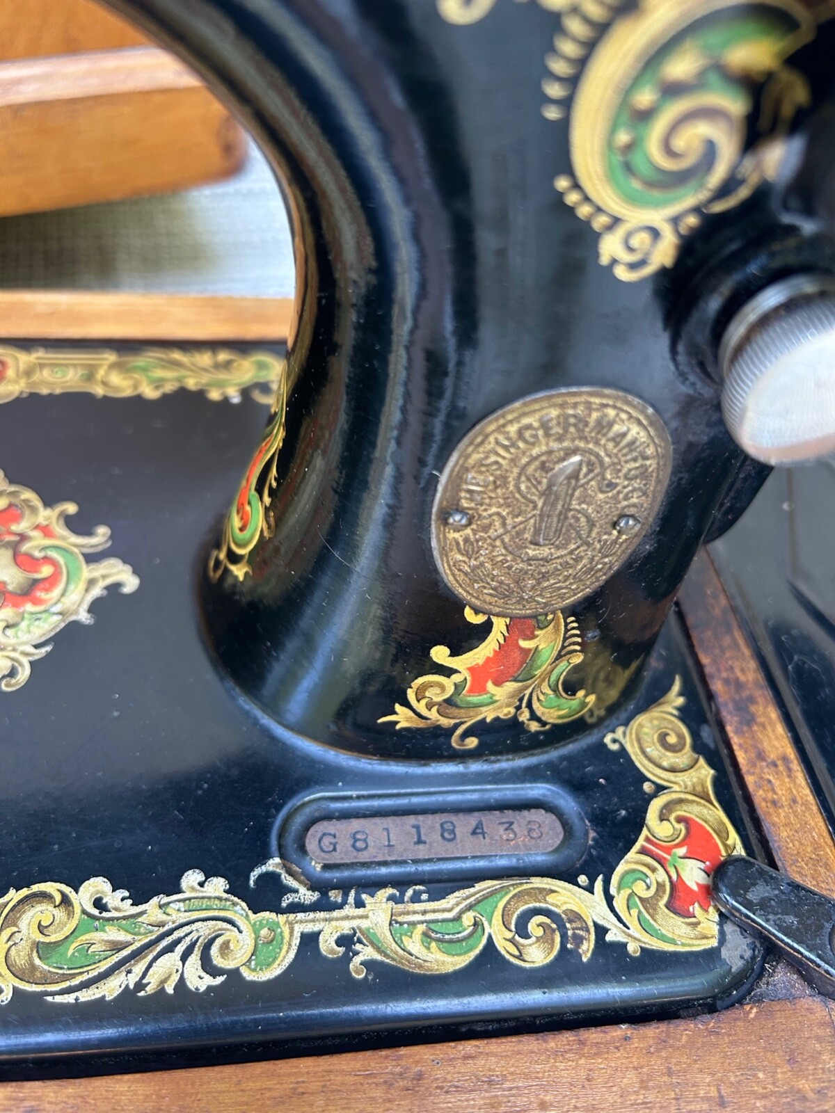 Antique Singer Hand Crank Sewing Machine St. John's Institute (Hua Ming)