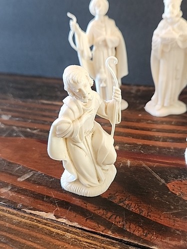 Vintage Lot of 12 Figurines Depose Italy Nativity Figure Set - Picture 6 of 19