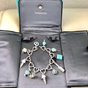 Tiffany And Co Clasping Link Store, 60 