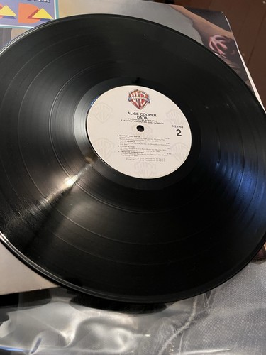 ALICE COOPER RECORD "DADA" 1983 WARNER BROTHERS RECORDS (1-23969) - RARE - Picture 4 of 7