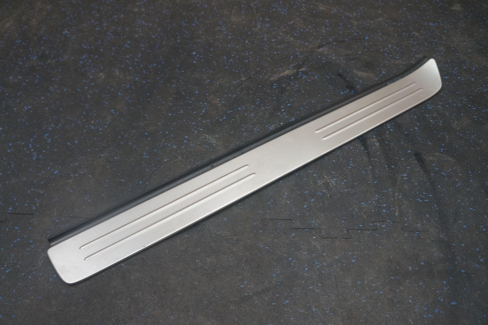 Door Sill Scuff Plate Trim Entrance Panel 51337200384 Rolls Royce Ghost 2010