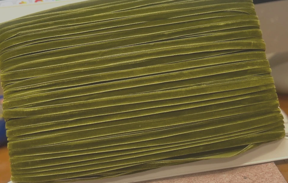 vintage velvet ribbon 1/4" moss green 3yds made in France - Image 2 of 3