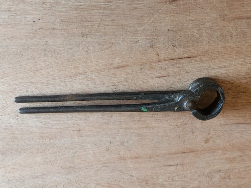 Blacksmith Nippers Horseshoe Tool Farrier 12-3/4" x 1-1/8" Unbranded Wobbly Vtg