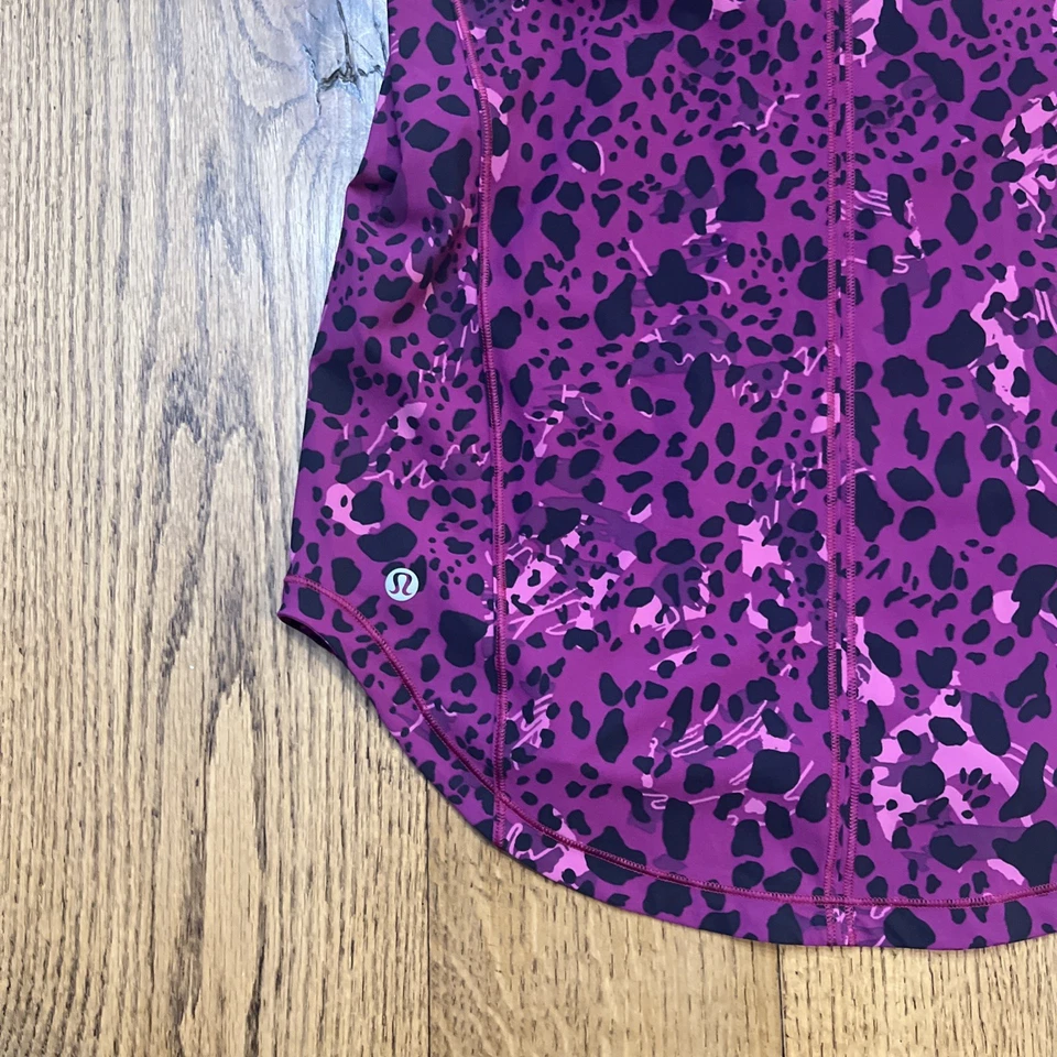Camiseta sin mangas Lululemon para mujer esculpida guepardo camuflaje magenta púrpura malla, talla 2 Foto 4 de 4