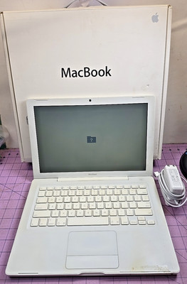 Apple Mac MacBook 13 '' A1181 Core 2GHZ - Bad hard drive - for parts / repair