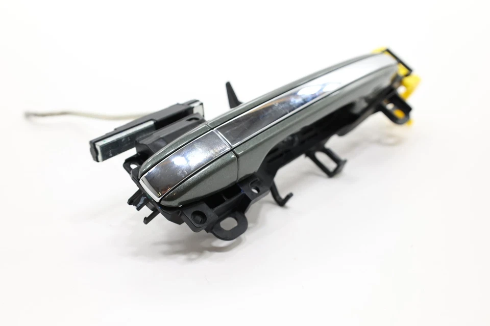 2011 - 2020 TOYOTA SIENNA FRONT RIGHT SIDE OUTSIDE DOOR HANDLE OEM GREEN_6W4 - Image 2 of 4